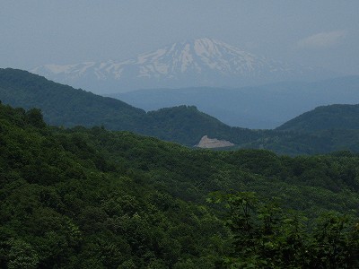 新大師峠前から見た鳥海山の図