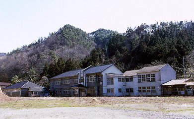 旧加茂中学校校舎
